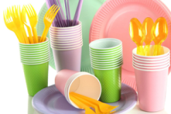 В 2020 году в России посуды столовой и кухонной, прочих предметов домашнего обихода и предметов туалета пластмассовых было произведено на 0,