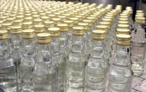 На легальном рынке водки производители не торопятся снижать цены